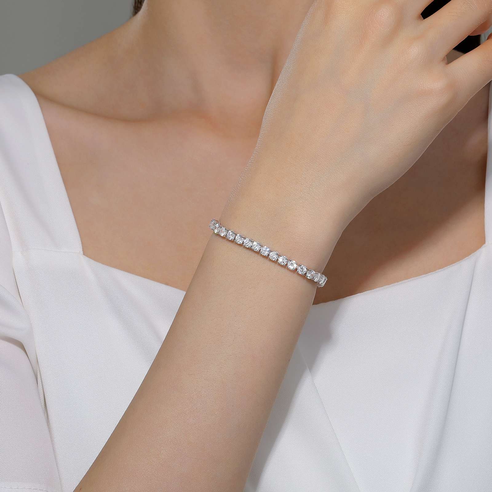 Lafonn's Classic Tennis Bracelet: Elegance in Every Link